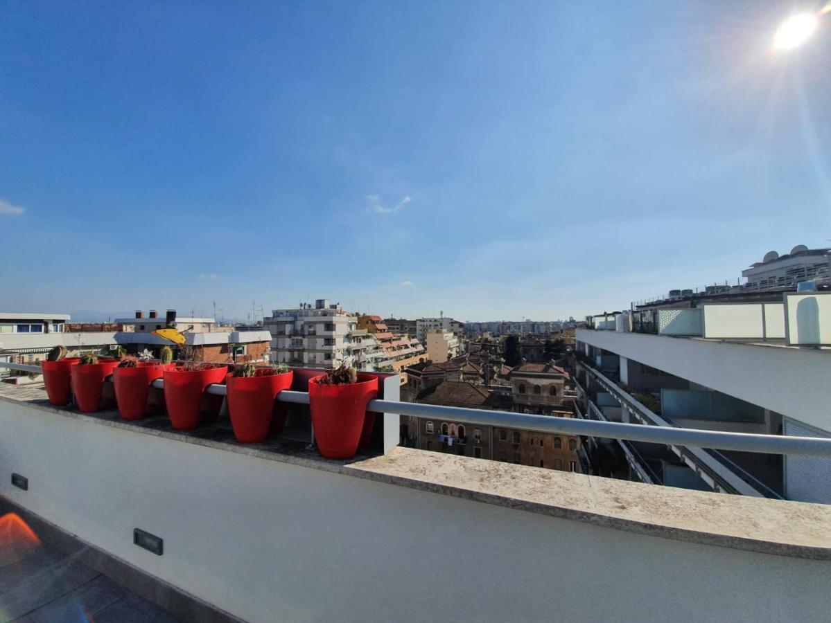 Penthouse 41 In Trastevere With Big Terrace Roma Esterno foto