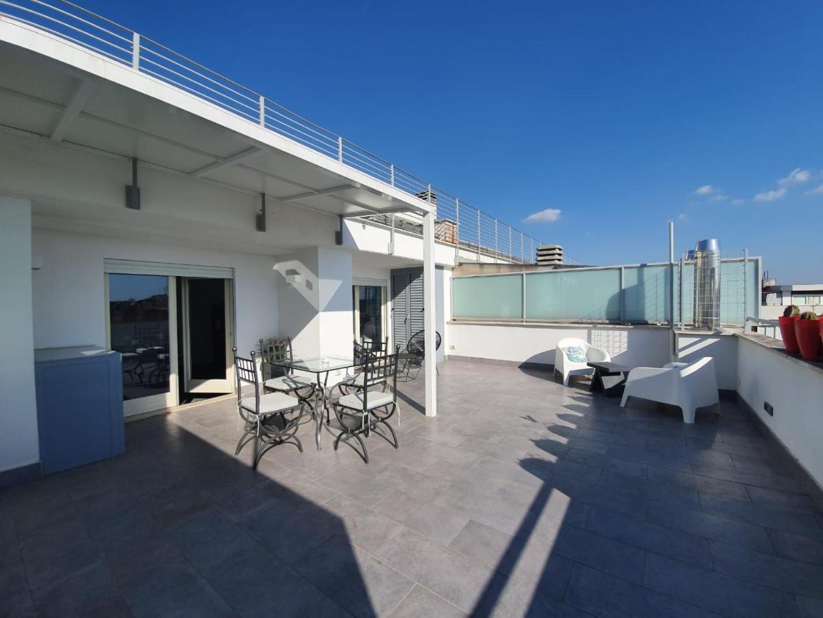 Penthouse 41 In Trastevere With Big Terrace Roma Esterno foto
